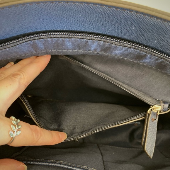 Liz Claiborne Navy Shoulder Bag - Picture 6 of 9